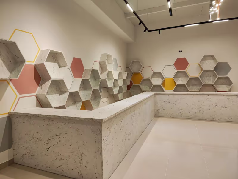 Mobilier comercial cu design personalizat